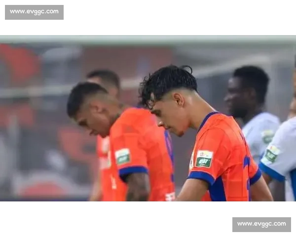 李小恒中超初体验:港队兄弟暖心遇,泰山平台引心动